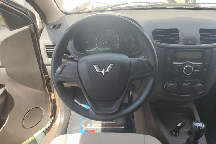Used Wuling Hongguang 2014 1.5L Standard Version Steering Wheel