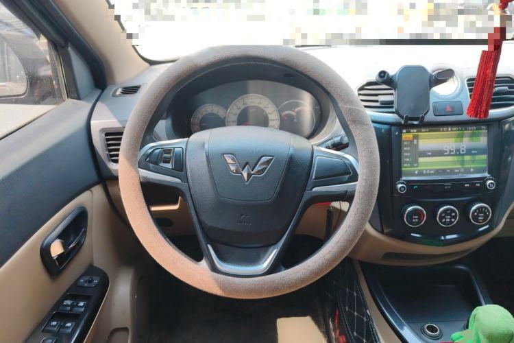 Used Wuling Hongguang 2014 1.5L S Luxury Model Steering Wheel