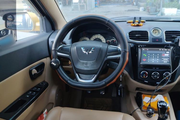 Used Wuling Hongguang 2014 1.5L S Comfort Model Steering Wheel