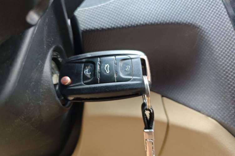Used Wuling Hongguang 2014 1.5L S Luxury Model Vehicle Key