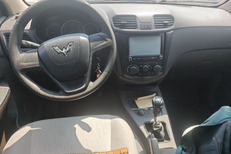 Used Wuling Hongguang 2015 1.5L S Basic Version China V Standard Center Console