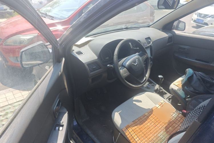 Used Wuling Hongguang 2015 1.5L S Basic Version China V Standard Driver Seat