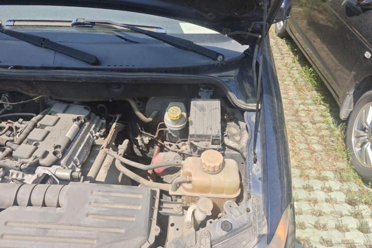 Used Wuling Hongguang 2015 1.5L S Basic Version China V Standard Engine Bay Left