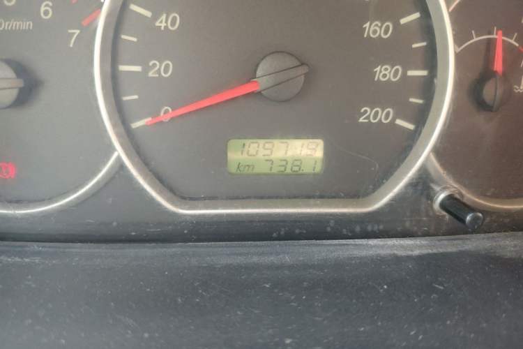 Used Wuling Hongguang 2015 1.5L S Basic Version China V Standard Odometer Close Up