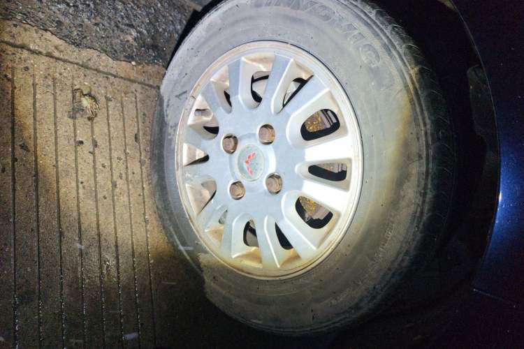 Used Wuling Hongguang 2015 1.5L S1 Standard China V-Emission Standards Right Front Wheel Hub