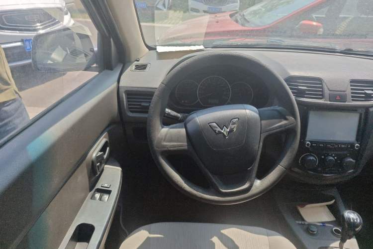 Used Wuling Hongguang 2015 1.5L S Basic Version China V Standard Steering Wheel