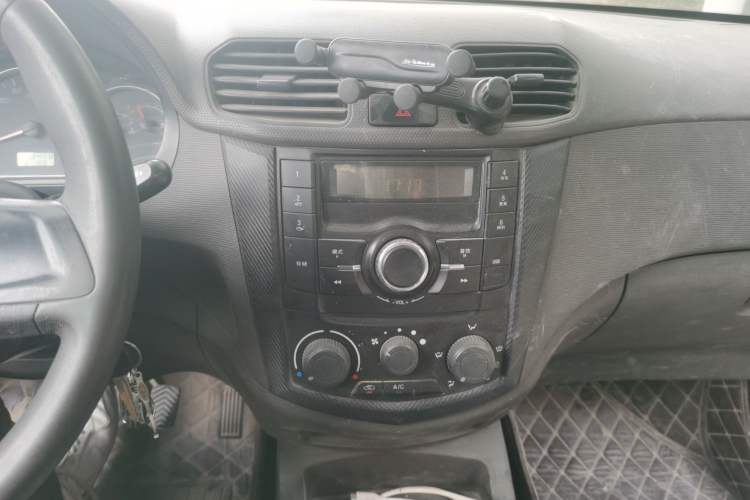 Used Wuling Hongguang 2015 1.2L S Base Model China V Standard Audio And AC Panel