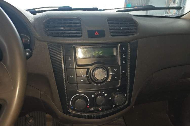 Used Wuling Hongguang 2015 1.2L S Base Model China V Standard Audio And AC Panel