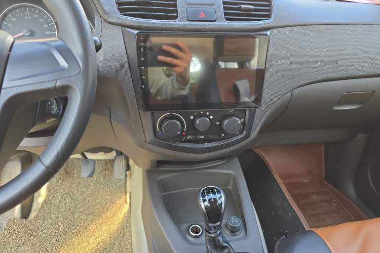 Used Wuling Hongguang 2015 1.2L S Base Model China V Standard Audio And AC Panel