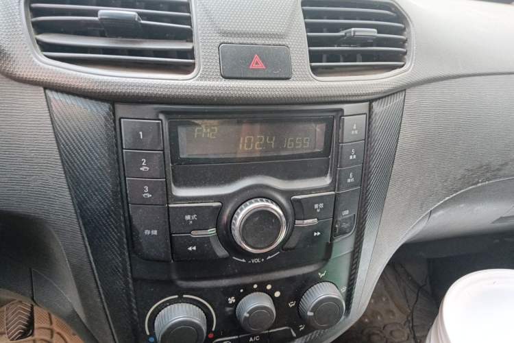 Used Wuling Hongguang 2015 1.5L S Basic Version China V Standard Audio And AC Panel