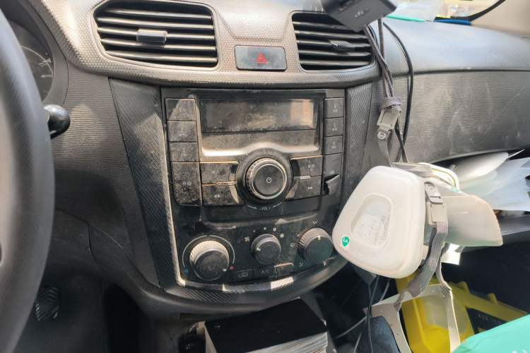 Used Wuling Hongguang 2015 1.5L S Base Model China IV Audio And AC Panel