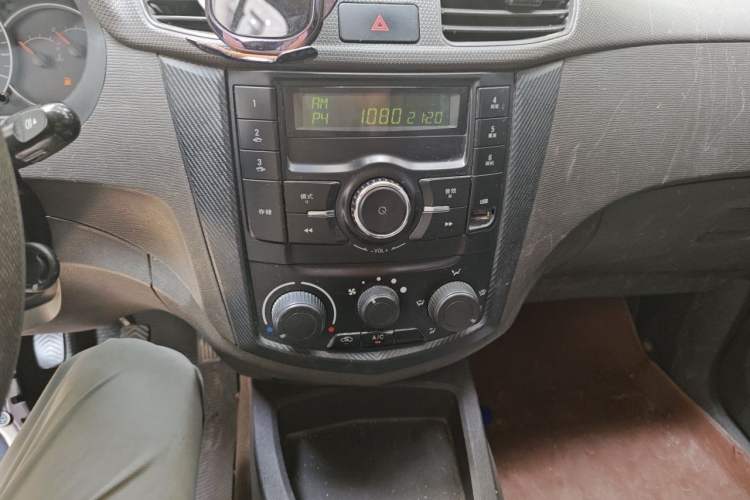Used Wuling Hongguang 2015 1.5L S Base Model China IV Audio And AC Panel
