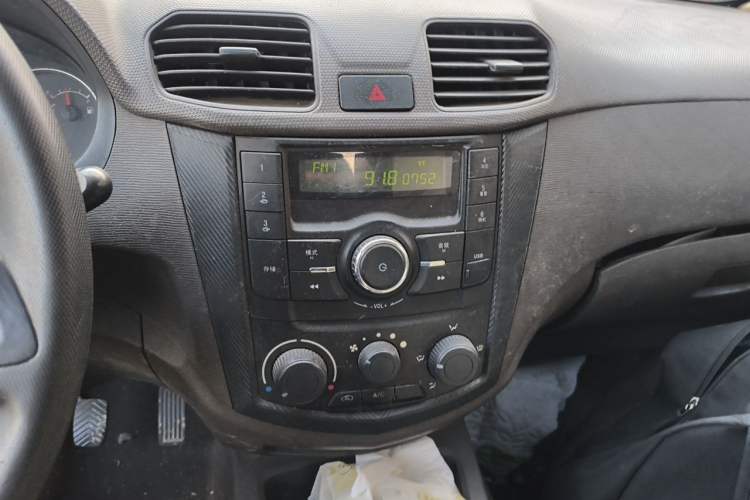 Used Wuling Hongguang 2015 1.2L S Base Model China V Standard Audio And AC Panel