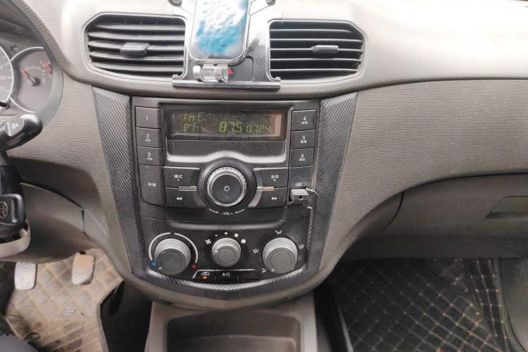 Used Wuling Hongguang 2015 1.5L S Base Model China IV Audio And AC Panel