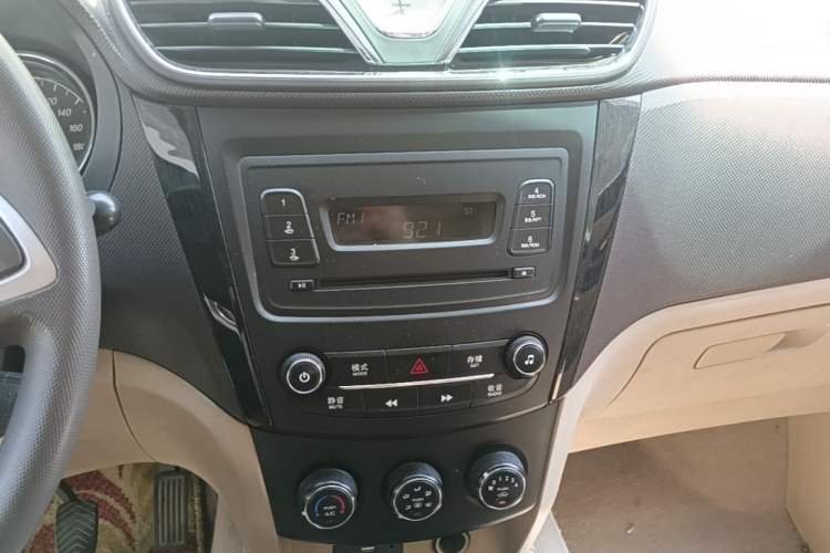 Used Wuling Hongguang 2015 1.5L S1 Comfort China V Standard Audio And AC Panel