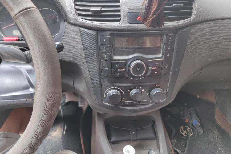 Used Wuling Hongguang 2015 1.2L S Base Model China V Standard Audio And AC Panel