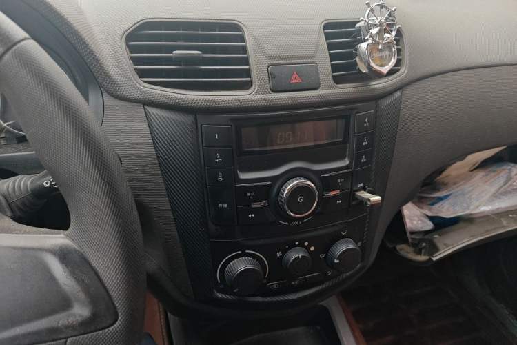 Used Wuling Hongguang 2015 1.2L S Base Model China V Standard Audio And AC Panel