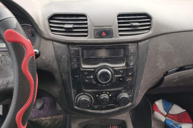 Used Wuling Hongguang 2015 1.5L S Basic Version China V Standard Audio And AC Panel