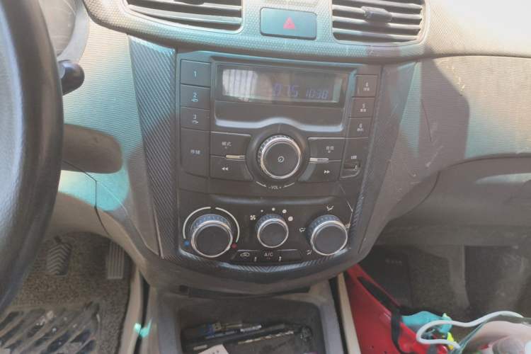 Used Wuling Hongguang 2015 1.5L S Basic Version China V Standard Audio And AC Panel