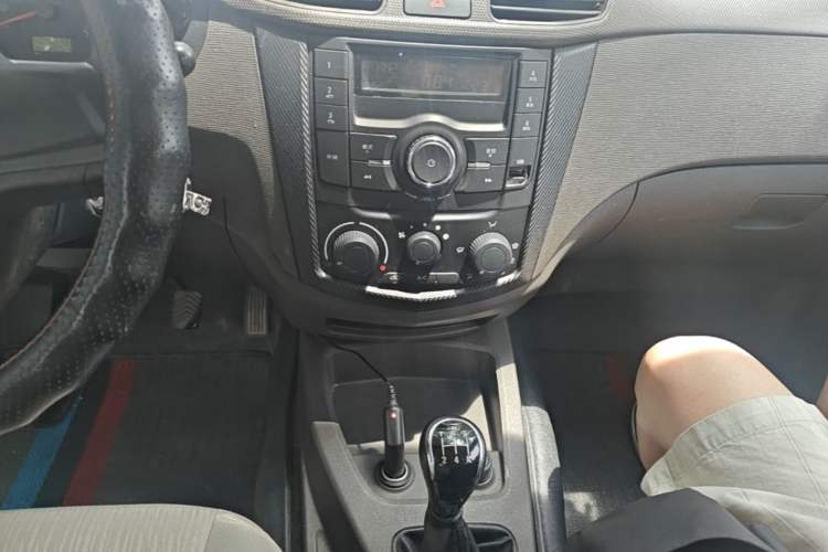 Used Wuling Hongguang 2015 1.2L S Base Model China V Standard Audio And AC Panel