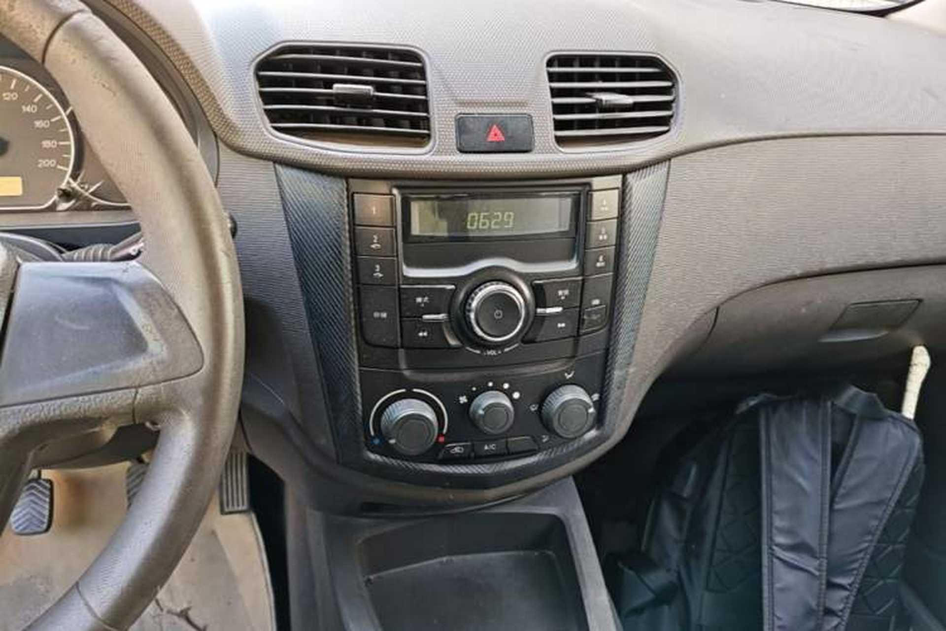 Used Wuling Hongguang 2015 1.5L S Basic Version China V Standard Audio And AC Panel