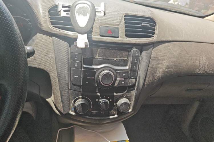 Used Wuling Hongguang 2015 1.2L S Base Model China V Standard Audio And AC Panel