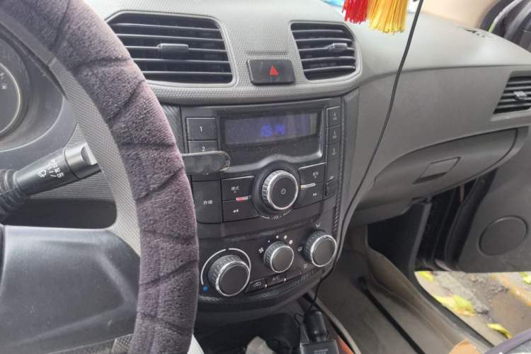 Used Wuling Hongguang 2015 1.5L S Basic Version China V Standard Audio And AC Panel
