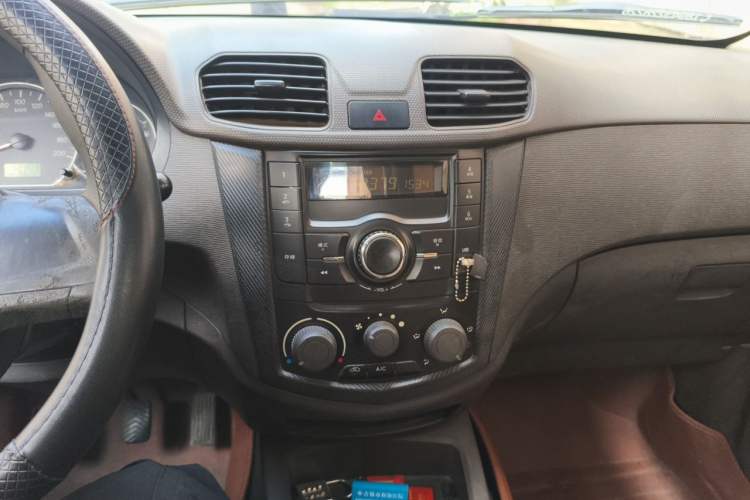 Used Wuling Hongguang 2015 1.5L S Basic Version China V Standard Audio And AC Panel