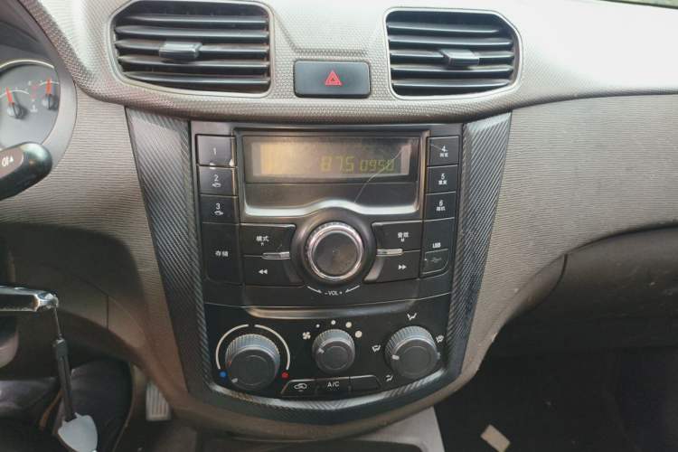 Used Wuling Hongguang 2015 1.2L S Base Model China V Standard Audio And AC Panel