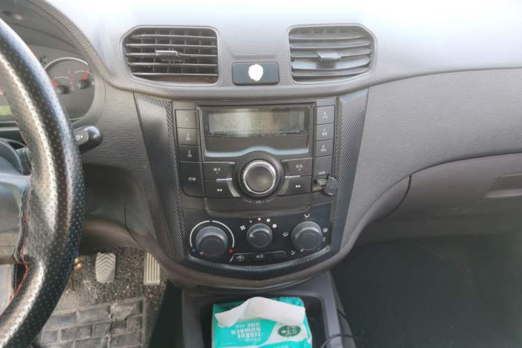 Used Wuling Hongguang 2015 1.5L S Basic Version China V Standard Audio And AC Panel