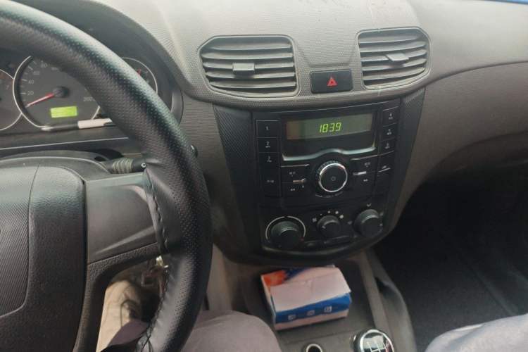 Used Wuling Hongguang 2015 1.5L S Basic Version China V Standard Audio And AC Panel