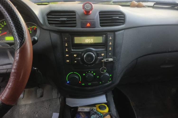 Used Wuling Hongguang 2015 1.5L S Base Model China IV Audio And AC Panel