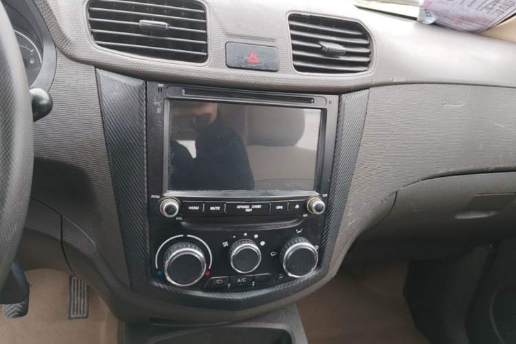 Used Wuling Hongguang 2015 1.5L S1 Standard China V-Emission Standards Audio And AC Panel
