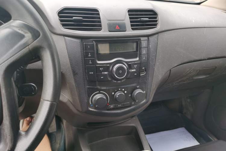 Used Wuling Hongguang 2015 1.5L S Basic Version China V Standard Audio And AC Panel