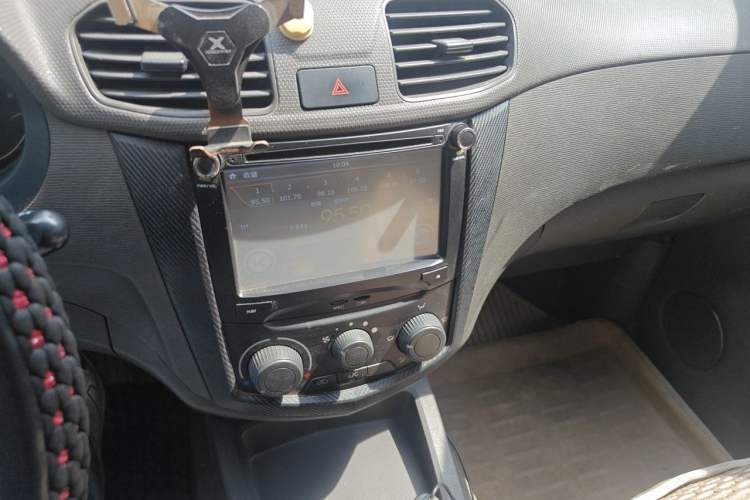 Used Wuling Hongguang 2015 1.5L S Basic Version China V Standard Audio And AC Panel