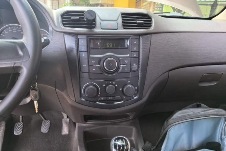 Used Wuling Hongguang 2015 1.2L S Base Model China V Standard Audio And AC Panel
