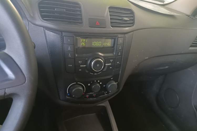 Used Wuling Hongguang 2015 1.5L S Base Model China IV Audio And AC Panel