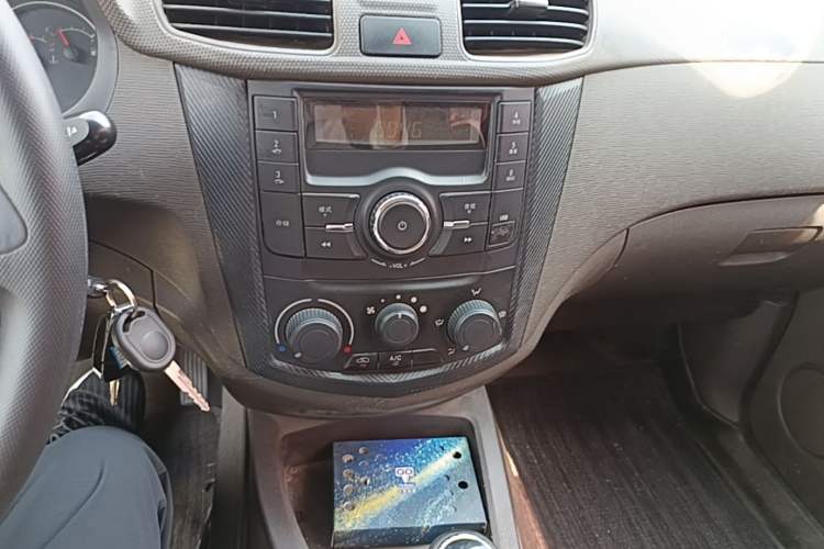 Used Wuling Hongguang 2015 1.5L S Basic Version China V Standard Audio And AC Panel