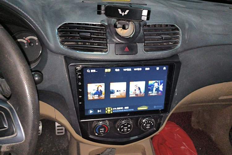 Used Wuling Hongguang 2015 1.5L S Basic Version China V Standard Audio And AC Panel