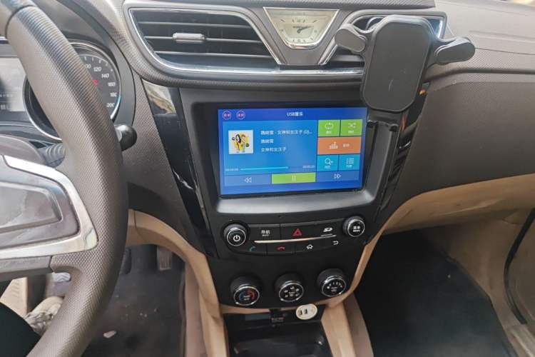 Used Wuling Hongguang 2015 1.5L S1 Luxury National Emission Standard V Audio And AC Panel