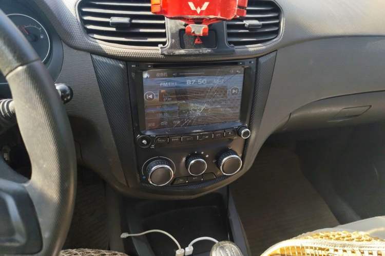 Used Wuling Hongguang 2015 1.5L S1 Standard China V-Emission Standards Audio And AC Panel