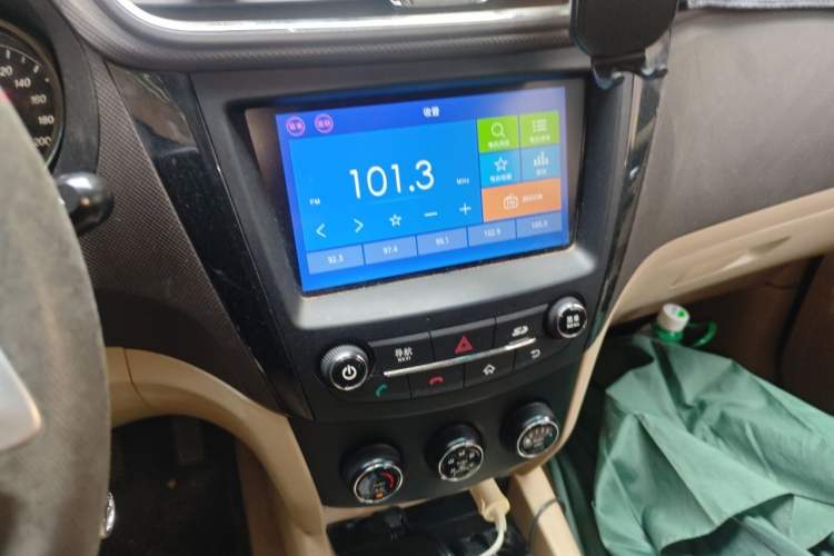 Used Wuling Hongguang 2015 1.5L S1 Luxury National Emission Standard V Audio And AC Panel