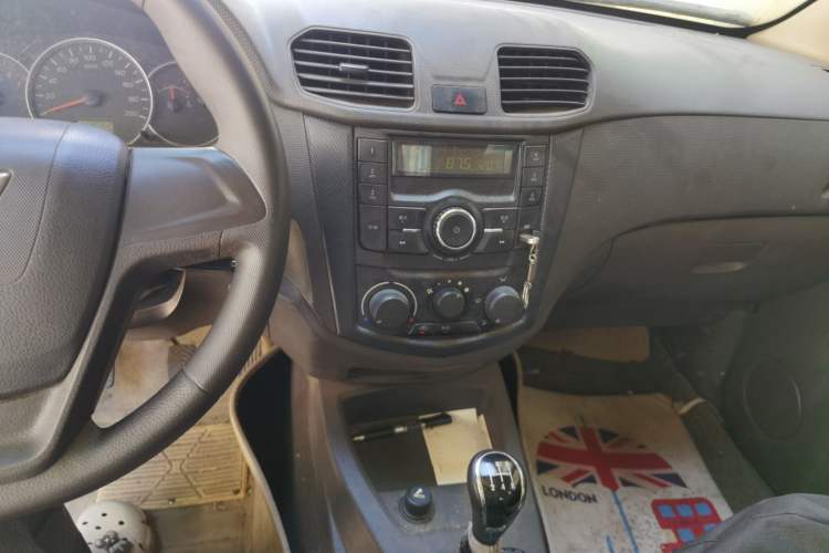 Used Wuling Hongguang 2015 1.2L S Base Model China V Standard Audio And AC Panel