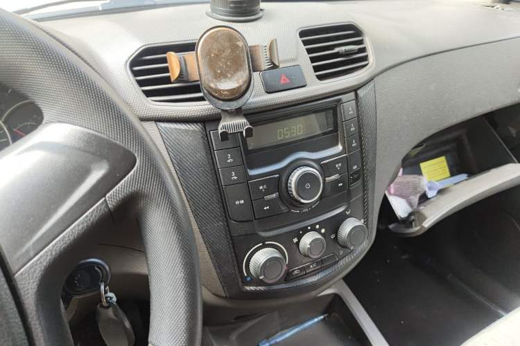Used Wuling Hongguang 2015 1.2L S Base Model China V Standard Audio And AC Panel