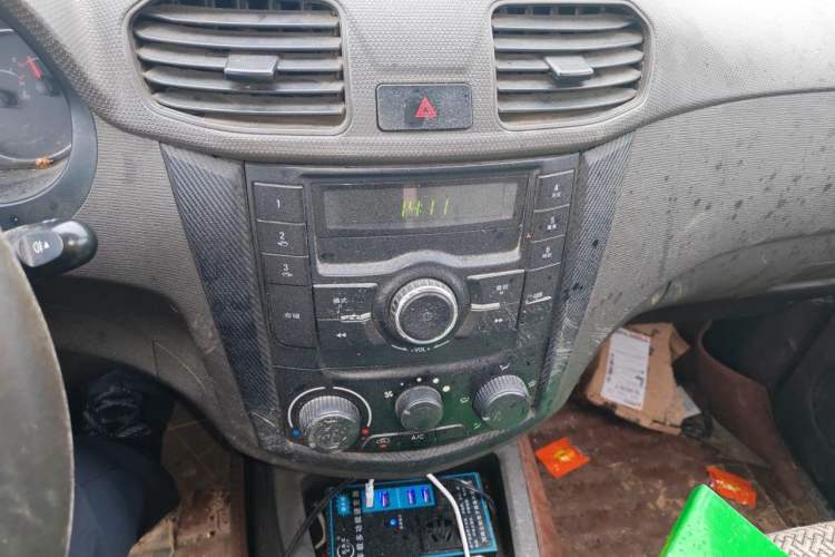 Used Wuling Hongguang 2015 1.2L S Base Model China V Standard Audio And AC Panel