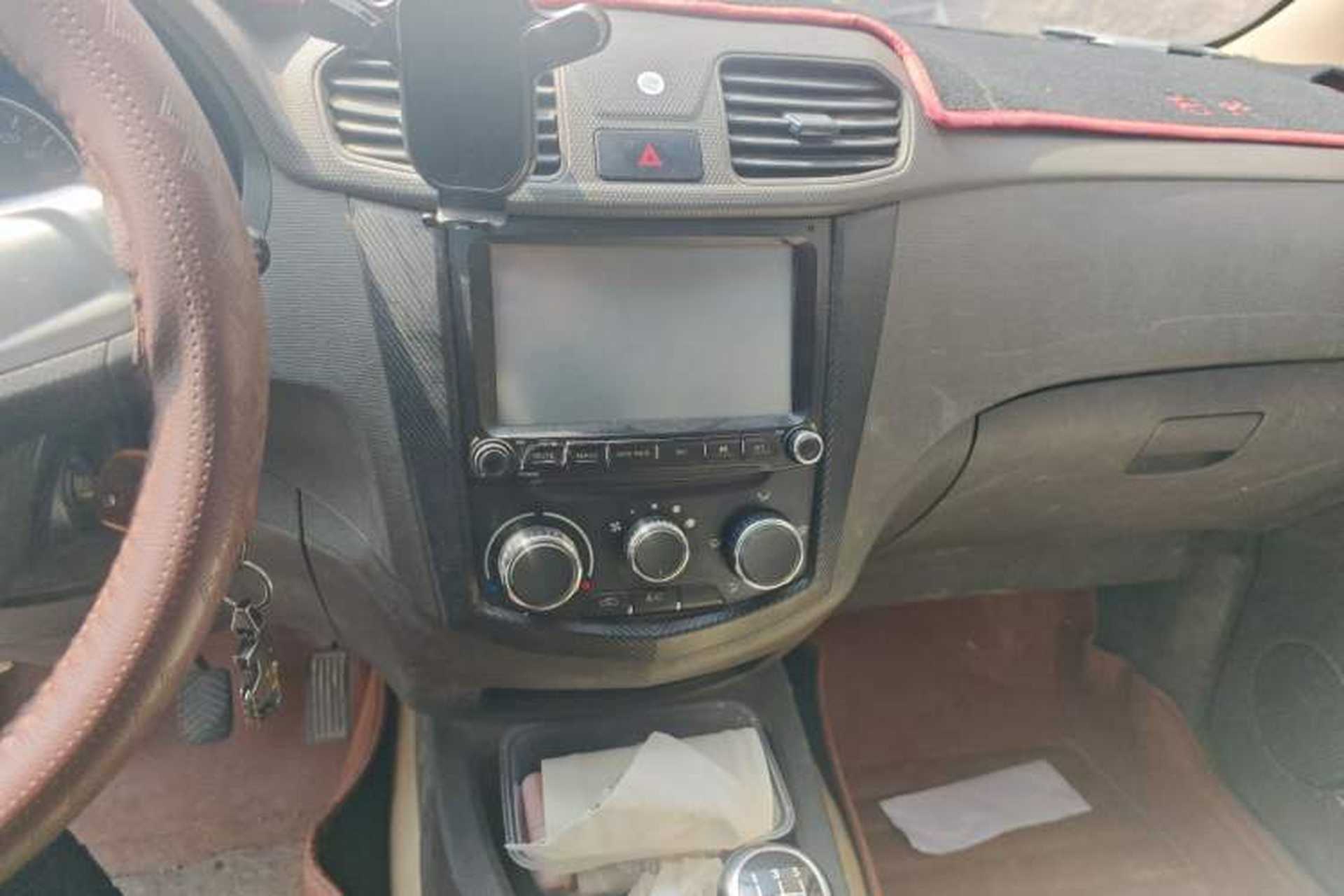 Used Wuling Hongguang 2015 1.5L S1 Standard China V-Emission Standards Audio And AC Panel