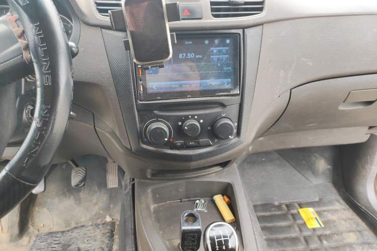 Used Wuling Hongguang 2015 1.5L S Basic Version China V Standard Audio And AC Panel