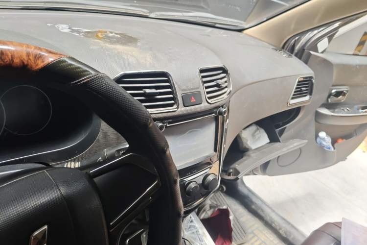 Used Wuling Hongguang 2015 1.5L S Basic Version China V Standard Audio And AC Panel