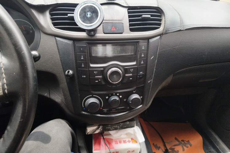 Used Wuling Hongguang 2015 1.2L S Base Model China V Standard Audio And AC Panel