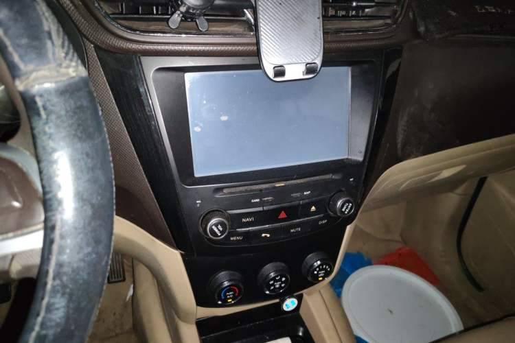 Used Wuling Hongguang 2015 1.5L S1 Comfort China V Standard Audio And AC Panel
